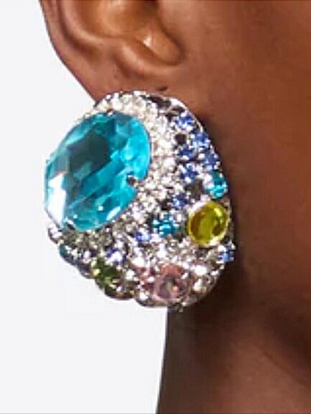 AREA EARRINGS NEW